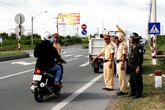 Sau một tuần thiết lập trật tự, an toàn giao thông: Hơn 400 trường hợp bị tước giấy phép lái xe Sau một tuần thiết lập trật tự, an toàn giao thông: Hơn 400 trường hợp bị tước giấy phép lái xe