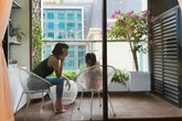 Hai căn hộ rực rỡ sắc hoa của hai bà mẹ đơn thân hot nhất Vbiz Hai căn hộ rực rỡ sắc hoa của hai bà mẹ đơn thân hot nhất Vbiz