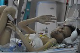 Mẹ nghèo nhói lòng nhìn con bị mô bào phổi 5 năm trời không đầu hàng số phận Mẹ nghèo nhói lòng nhìn con bị mô bào phổi 5 năm trời không đầu hàng số phận