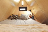 Nhà nhỏ 20m² ấn tượng với phòng ngủ trên gác xép siêu đáng yêu Nhà nhỏ 20m² ấn tượng với phòng ngủ trên gác xép siêu đáng yêu