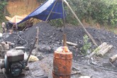Hà Tĩnh: Một chủ tịch UBND xã bị đình chỉ công tác vì để “thổ phỉ” khai thác than trái phép Hà Tĩnh: Một chủ tịch UBND xã bị đình chỉ công tác vì để “thổ phỉ” khai thác than trái phép
