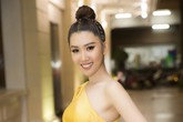 Thúy Ngân mất túi hiệu khi lên sân khấu Mai Vàng chụp ảnh Thúy Ngân mất túi hiệu khi lên sân khấu Mai Vàng chụp ảnh