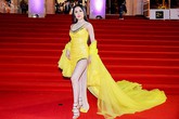 Không được mời, Thư Dung vẫn mặc hở, tạo dáng lố ở giải Mai Vàng Không được mời, Thư Dung vẫn mặc hở, tạo dáng lố ở giải Mai Vàng