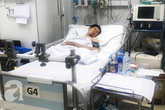 Ngã vào máy ép giấy đang hoạt động, nam thanh niên 24 tuổi bị đứt lìa hai đùi Ngã vào máy ép giấy đang hoạt động, nam thanh niên 24 tuổi bị đứt lìa hai đùi