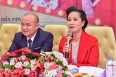 "Mẹ chồng khó tính" NSND Lan Hương: “Tôi mong nhận được nhiều lời phê phán hơn lời khen” "Mẹ chồng khó tính" NSND Lan Hương: “Tôi mong nhận được nhiều lời phê phán hơn lời khen”