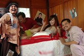 Tết bây giờ còn ai chờ Xuân Hinh (3): Khi "xôi thịt" đè chết tiếng í a.... Tết bây giờ còn ai chờ Xuân Hinh (3): Khi "xôi thịt" đè chết tiếng í a....