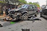 Vụ xe ô tô đâm liên hoàn: Tài xế xuống xe xin lỗi từng nạn nhân, người thân gào khóc tại hiện trường Vụ xe ô tô đâm liên hoàn: Tài xế xuống xe xin lỗi từng nạn nhân, người thân gào khóc tại hiện trường