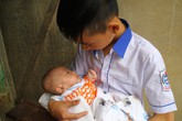 Gặp lại hai đứa trẻ của vợ chồng gặp nạn trong vụ cháy ở Đê La Thành: Câu trả lời cuối của bố không ngờ là... định mệnh Gặp lại hai đứa trẻ của vợ chồng gặp nạn trong vụ cháy ở Đê La Thành: Câu trả lời cuối của bố không ngờ là... định mệnh