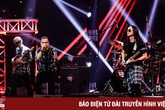 Phương Uyên bất chấp lời khuyên bác sĩ, hò hét với "Mặt trời bé con" phiên bản rock Phương Uyên bất chấp lời khuyên bác sĩ, hò hét với "Mặt trời bé con" phiên bản rock
