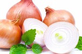 Tiết lộ cách đơn giản chống ho, đánh bay cảm cúm, cảm lạnh lúc giao mùa bằng củ hành tây Tiết lộ cách đơn giản chống ho, đánh bay cảm cúm, cảm lạnh lúc giao mùa bằng củ hành tây