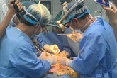 Mẹ hi sinh một phần gan để mong con gái đón sinh nhật đầu tiên bình an Mẹ hi sinh một phần gan để mong con gái đón sinh nhật đầu tiên bình an