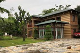 Kín tiếng về đời tư nên công chúng bị "sốc khi hình ảnh biệt thự của vợ chồng Thanh Thanh Hiền vô tình được hé lộ Kín tiếng về đời tư nên công chúng bị "sốc khi hình ảnh biệt thự của vợ chồng Thanh Thanh Hiền vô tình được hé lộ