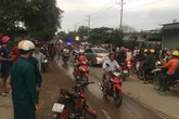 Hàng trăm người dân đổ ra đường xem tai nạn liên hoàn 3 người thương vong Hàng trăm người dân đổ ra đường xem tai nạn liên hoàn 3 người thương vong