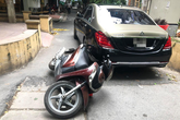 Mâu thuẫn khi tham gia giao thông, tài xế xe Mercedes Maybach đánh người đàn ông đi SH Mâu thuẫn khi tham gia giao thông, tài xế xe Mercedes Maybach đánh người đàn ông đi SH