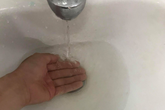Cư dân Hà Nội vui mừng, bắt đầu có nước trở lại Cư dân Hà Nội vui mừng, bắt đầu có nước trở lại
