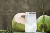 Vì sao ngày nay không ai truyền nước dừa trực tiếp vào cơ thể nữa? Vì sao ngày nay không ai truyền nước dừa trực tiếp vào cơ thể nữa?