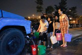 Một tuần vật lộn với khủng hoảng nước của người Hà Nội Một tuần vật lộn với khủng hoảng nước của người Hà Nội