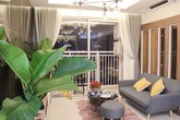 Cây đại phú gia to đùng mọc trong căn hộ của ca sĩ "mặc bikini hát Bolero" Cây đại phú gia to đùng mọc trong căn hộ của ca sĩ "mặc bikini hát Bolero"