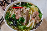 'Phù thủy' nấu phở chia sẻ bí quyết nấu phở thơm ngon chuẩn nhà hàng 'Phù thủy' nấu phở chia sẻ bí quyết nấu phở thơm ngon chuẩn nhà hàng