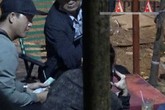 Cận cảnh nhóm móc túi tẩu tán, đi bán đồ gian Cận cảnh nhóm móc túi tẩu tán, đi bán đồ gian