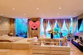 Vừa quay trở lại Vũ Thu Phương đã "gây bão" ở showbiz, biết ngôi nhà cô đang ở còn sốc hơn Vừa quay trở lại Vũ Thu Phương đã "gây bão" ở showbiz, biết ngôi nhà cô đang ở còn sốc hơn