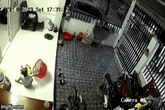 Cậu bé vô tư nghịch con rắn đang ngoe nguẩy trong giỏ đồ chơi và sự việc sau đó khiến nhiều người hốt hoảng Cậu bé vô tư nghịch con rắn đang ngoe nguẩy trong giỏ đồ chơi và sự việc sau đó khiến nhiều người hốt hoảng