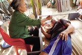 Rớt nước mắt với gia đình chồng liệt giường, 4 cháu nhỏ bệnh tật Rớt nước mắt với gia đình chồng liệt giường, 4 cháu nhỏ bệnh tật