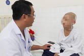 5 bé gái được phát hiện ung thư buồng trứng khi vẫn mặc đồng phục tới trường: Thương và ám ảnh vô cùng 5 bé gái được phát hiện ung thư buồng trứng khi vẫn mặc đồng phục tới trường: Thương và ám ảnh vô cùng