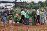 Bé trai sơ sinh tử vong bị bỏ trong thùng rác Bé trai sơ sinh tử vong bị bỏ trong thùng rác