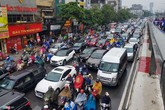 Hà Nội mưa, tắc triền miên từ sáng tới trưa Hà Nội mưa, tắc triền miên từ sáng tới trưa