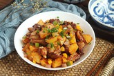 Sườn xào khoai tây - món mặn ngon cơm cho ngày thu mát trời Sườn xào khoai tây - món mặn ngon cơm cho ngày thu mát trời