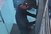 Truy tìm 2 đối tượng lắp camera siêu nhỏ đánh cắp thông tin thẻ ATM ở Hà Tĩnh Truy tìm 2 đối tượng lắp camera siêu nhỏ đánh cắp thông tin thẻ ATM ở Hà Tĩnh