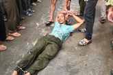 Người đàn ông đang đi xe máy bất ngờ bị nam thanh niên dùng búa đánh tử vong Người đàn ông đang đi xe máy bất ngờ bị nam thanh niên dùng búa đánh tử vong