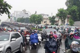 Mưa dai dẳng nhiệt độ giảm sâu, người Sài Gòn mặc áo lạnh như Hà Nội Mưa dai dẳng nhiệt độ giảm sâu, người Sài Gòn mặc áo lạnh như Hà Nội