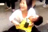 Gã tâm thần tấn công dã man cậu bé 9 tuổi suốt 30 phút đến chết nhưng không một ai can ngăn vì nghĩ là người cha đang dạy dỗ con trai Gã tâm thần tấn công dã man cậu bé 9 tuổi suốt 30 phút đến chết nhưng không một ai can ngăn vì nghĩ là người cha đang dạy dỗ con trai