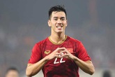 Bố cầu thủ Tiến Linh mải trông xe không biết con trai ghi siêu phẩm vào lưới UAE Bố cầu thủ Tiến Linh mải trông xe không biết con trai ghi siêu phẩm vào lưới UAE