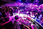 Cô gái 19 tuổi sinh con trên sàn nhảy, em bé được vào câu lạc bộ miễn phí trọn đời Cô gái 19 tuổi sinh con trên sàn nhảy, em bé được vào câu lạc bộ miễn phí trọn đời