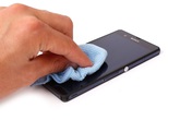 Cách làm sạch màn hình smartphone không hại máy Cách làm sạch màn hình smartphone không hại máy
