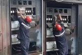 Trạm biến áp phát nổ kinh hoàng, thợ điện thoát chết trong gang tấc Trạm biến áp phát nổ kinh hoàng, thợ điện thoát chết trong gang tấc