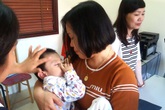 Sự thật bất ngờ bé trai 3 tuổi ở Hải Dương bị bỏ rơi trước cửa nhà dân Sự thật bất ngờ bé trai 3 tuổi ở Hải Dương bị bỏ rơi trước cửa nhà dân