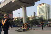 Hà Nội: Kinh hoàng xe tải cuốn xe máy vào gầm, hai ông cháu bị cán tử vong Hà Nội: Kinh hoàng xe tải cuốn xe máy vào gầm, hai ông cháu bị cán tử vong