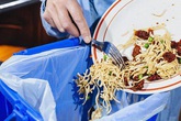 4 loại thực phẩm làm tăng nguy cơ gây ung thư mà gia đình nào cũng dễ gặp, nên hạn chế hết sức có thể 4 loại thực phẩm làm tăng nguy cơ gây ung thư mà gia đình nào cũng dễ gặp, nên hạn chế hết sức có thể