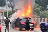 Từ vụ xe Mercedes gây tai nạn kinh hoàng tại Hà Nội: Cần ban hành luật cấm đi giày cao gót khi điều khiển ô tô? Từ vụ xe Mercedes gây tai nạn kinh hoàng tại Hà Nội: Cần ban hành luật cấm đi giày cao gót khi điều khiển ô tô?