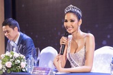 Hoàng Thùy phát ngôn hớ hênh, khán giả đòi về nhà để được “sờ thử” Hoàng Thùy phát ngôn hớ hênh, khán giả đòi về nhà để được “sờ thử”