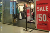 Black Friday chưa tới, người Sài Gòn đã chuẩn bị cháy túi vì hàng loạt chương trình giảm giá sớm Black Friday chưa tới, người Sài Gòn đã chuẩn bị cháy túi vì hàng loạt chương trình giảm giá sớm