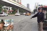 Vụ cháy ô tô ở cầu Hòa Mục – Hà Nội: Khoảnh khắc hãi hùng được cứu sống dưới gầm xe Mercedes Vụ cháy ô tô ở cầu Hòa Mục – Hà Nội: Khoảnh khắc hãi hùng được cứu sống dưới gầm xe Mercedes