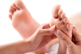 3 dấu hiệu ở bàn chân mà chúng ta thường hay lờ đi thể hiện sức khỏe đang có vấn đề 3 dấu hiệu ở bàn chân mà chúng ta thường hay lờ đi thể hiện sức khỏe đang có vấn đề