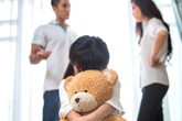 Hai vợ chồng cãi nhau, con gái bất ngờ chạy đến hét lớn “bố mẹ ly hôn con sẽ bỏ nhà đi” tôi như chết lặng Hai vợ chồng cãi nhau, con gái bất ngờ chạy đến hét lớn “bố mẹ ly hôn con sẽ bỏ nhà đi” tôi như chết lặng