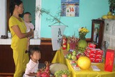 Chuyến về quê ăn cưới của mẹ phủ bóng đen lên tương lai con thơ Chuyến về quê ăn cưới của mẹ phủ bóng đen lên tương lai con thơ