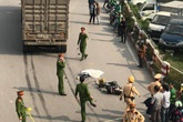 Hà Nội : Nữ sinh 19 tuổi tử vong thương tâm sau khi va chạm với xe đầu kéo Hà Nội : Nữ sinh 19 tuổi tử vong thương tâm sau khi va chạm với xe đầu kéo